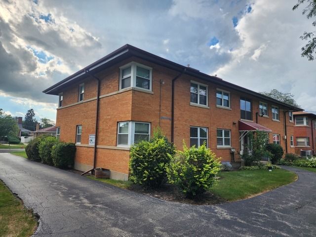 1341 Balmoral Avenue 2S, Westchester, IL 60154