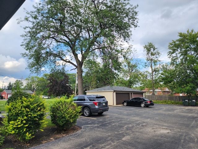 1341 Balmoral Avenue 2S, Westchester, IL 60154