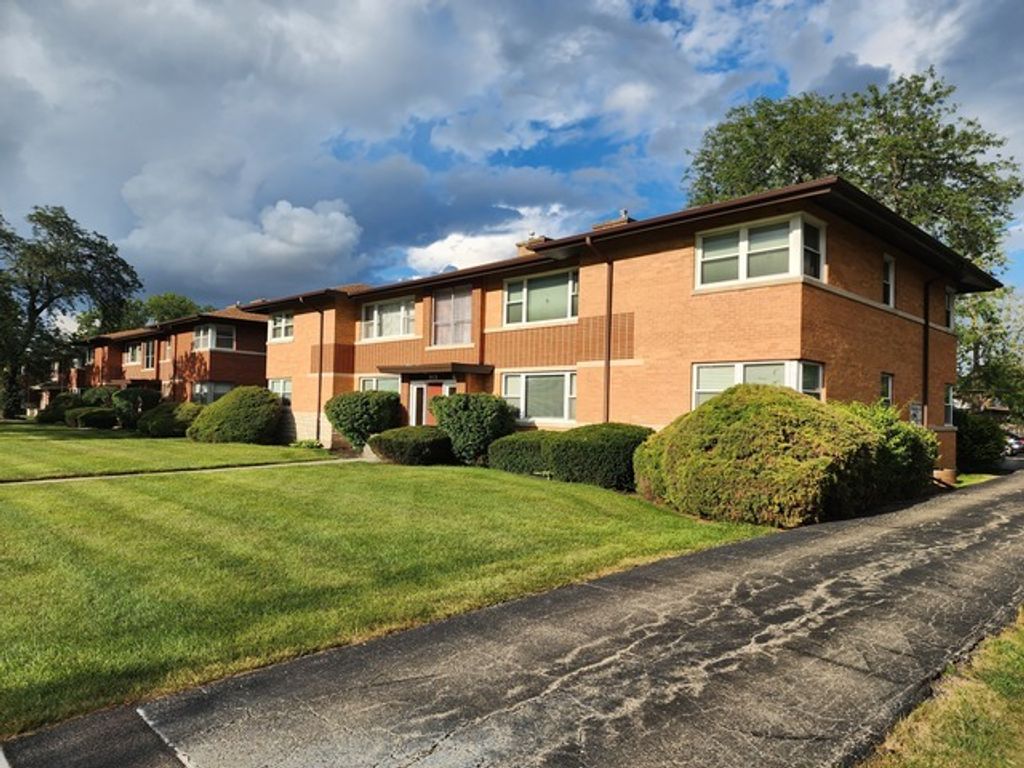 1341 Balmoral Avenue 2S, Westchester, IL 60154 — photo 2