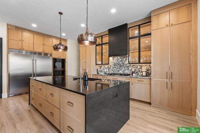 21620 Arbor Street, Elkhorn, NE 68022