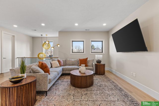 21620 Arbor Street, Elkhorn, NE 68022