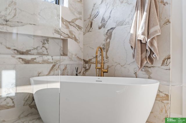 21620 Arbor Street, Elkhorn, NE 68022