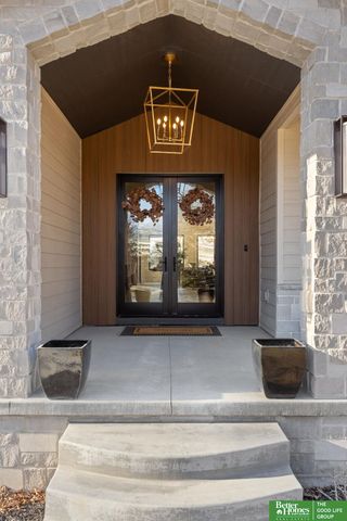 21620 Arbor Street, Elkhorn, NE 68022