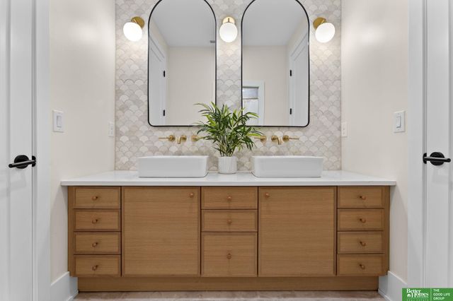 21620 Arbor Street, Elkhorn, NE 68022