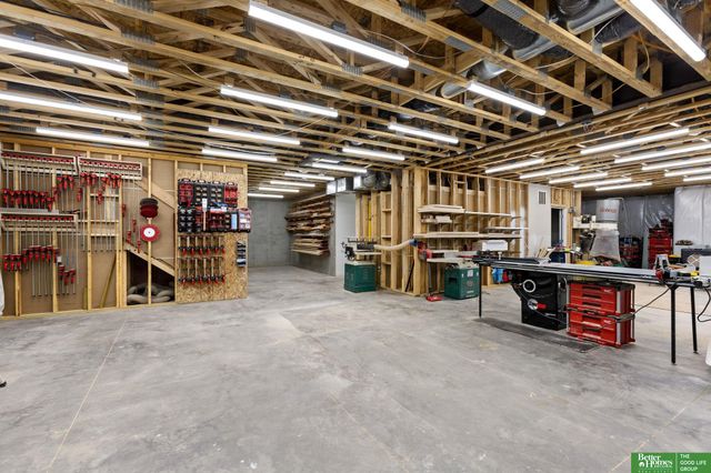 21620 Arbor Street, Elkhorn, NE 68022