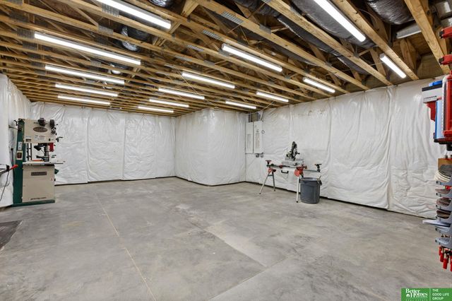 21620 Arbor Street, Elkhorn, NE 68022