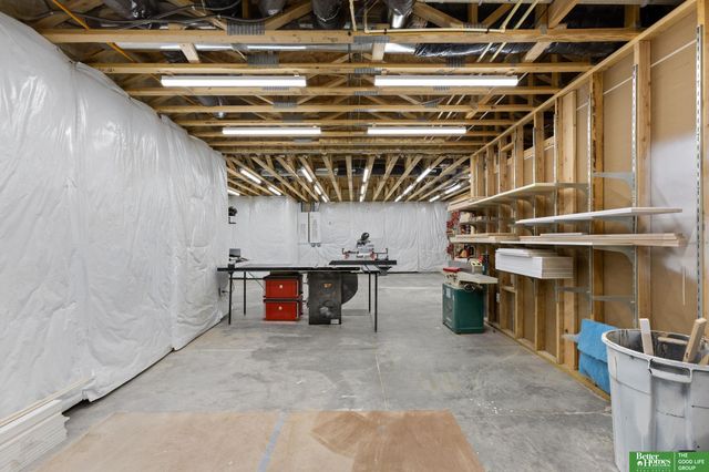 21620 Arbor Street, Elkhorn, NE 68022