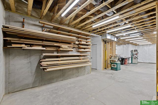 21620 Arbor Street, Elkhorn, NE 68022