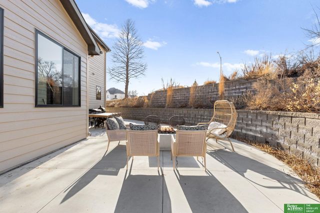 21620 Arbor Street, Elkhorn, NE 68022