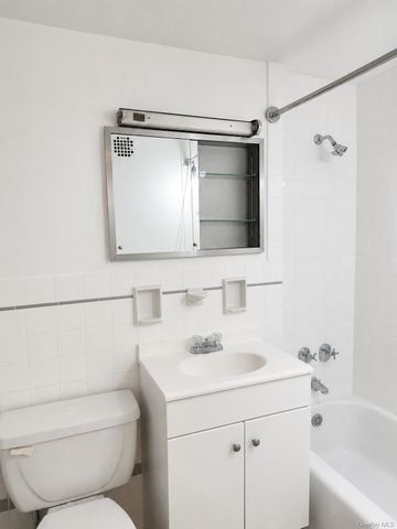 61-55 98th Street 14F, Rego Park, NY 11374