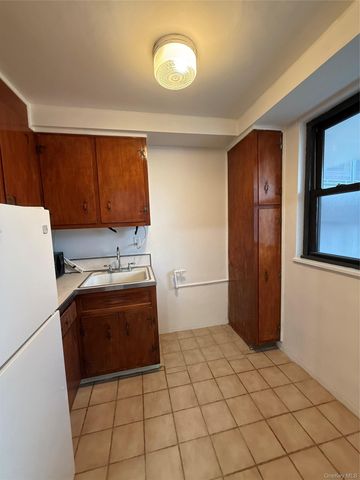 61-55 98th Street 14F, Rego Park, NY 11374
