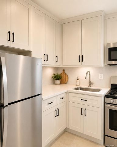 61-55 98th Street 14F, Rego Park, NY 11374