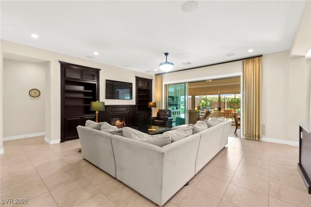 6810 Silver Crescent Street, Las Vegas, NV 89148