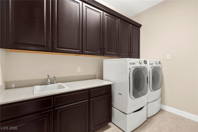 6810 Silver Crescent Street, Las Vegas, NV 89148