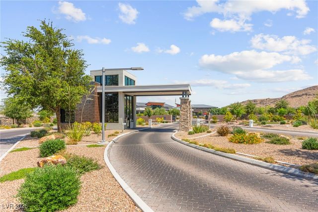 6810 Silver Crescent Street, Las Vegas, NV 89148