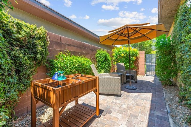 6810 Silver Crescent Street, Las Vegas, NV 89148