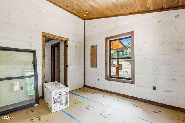2759 Owls Cove Way, Sevierville, TN 37862