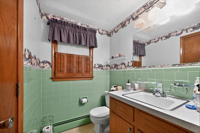 21 Parkhurst Drive, Nashua, NH 03062