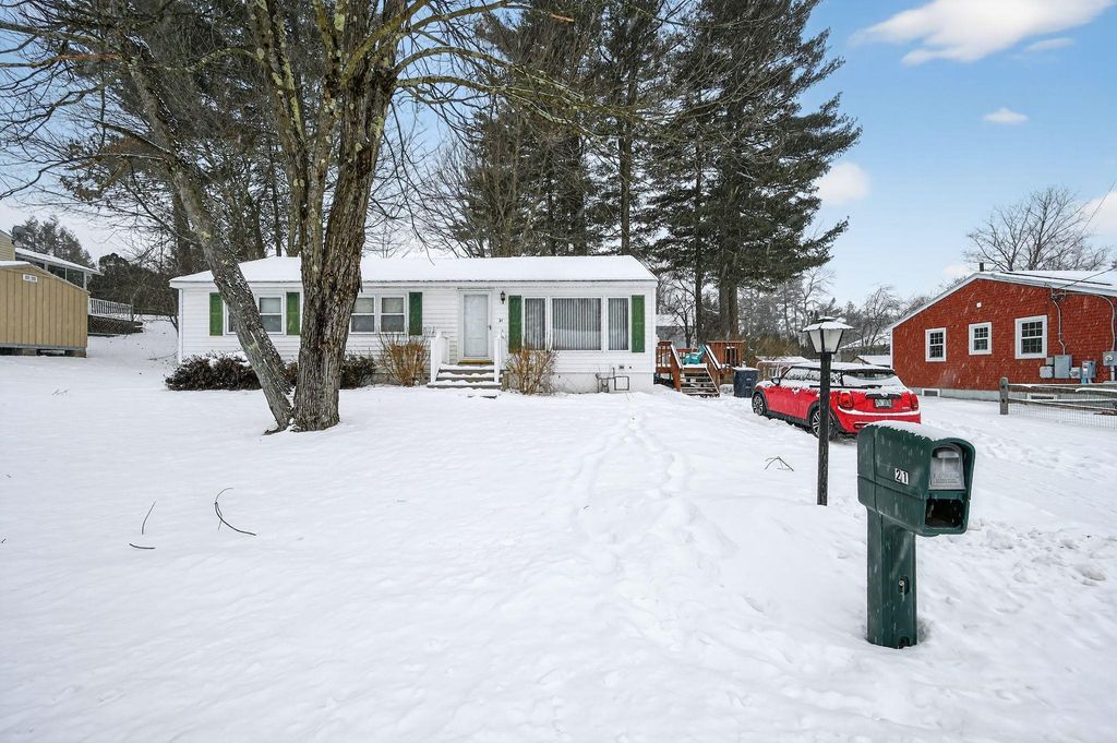 21 Parkhurst Drive, Nashua, NH 03062