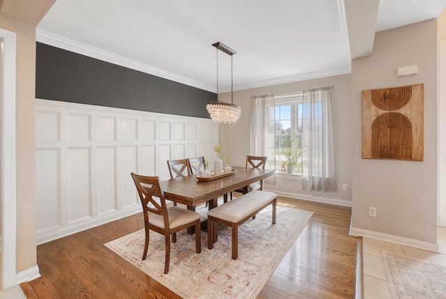 317 River Bluff CIRCLE, Oconomowoc, WI 53066