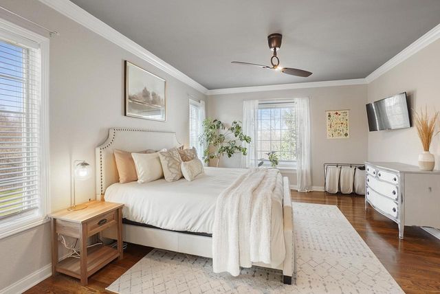 317 River Bluff CIRCLE, Oconomowoc, WI 53066