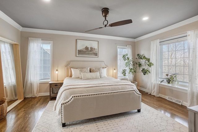 317 River Bluff CIRCLE, Oconomowoc, WI 53066