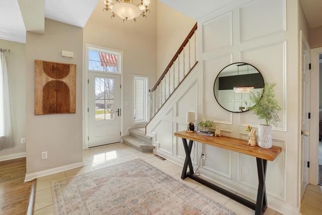 317 River Bluff CIRCLE, Oconomowoc, WI 53066