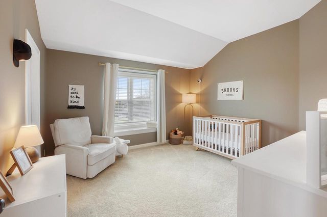 317 River Bluff CIRCLE, Oconomowoc, WI 53066