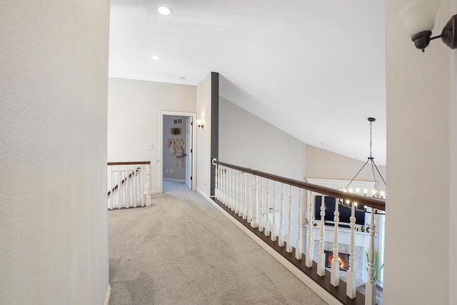 317 River Bluff CIRCLE, Oconomowoc, WI 53066