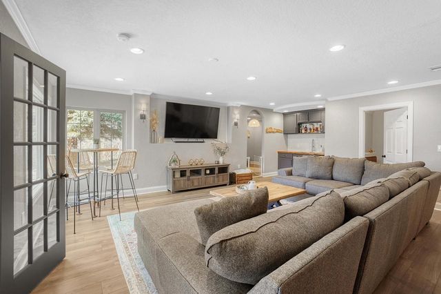 317 River Bluff CIRCLE, Oconomowoc, WI 53066