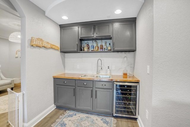 317 River Bluff CIRCLE, Oconomowoc, WI 53066