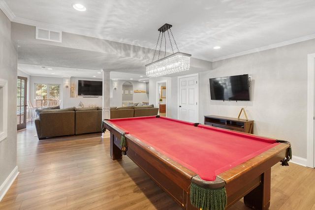 317 River Bluff CIRCLE, Oconomowoc, WI 53066