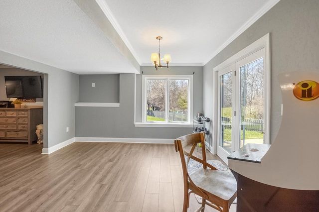 317 River Bluff CIRCLE, Oconomowoc, WI 53066