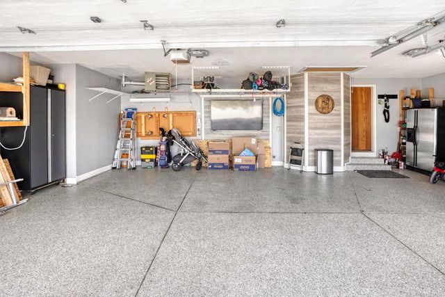 317 River Bluff CIRCLE, Oconomowoc, WI 53066