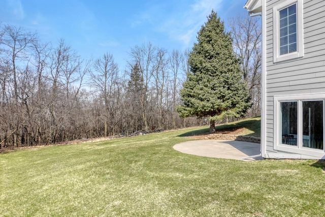 317 River Bluff CIRCLE, Oconomowoc, WI 53066
