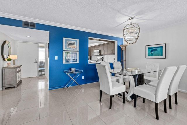 5589 Fairway Park Drive 202, Boynton Beach, FL 33437