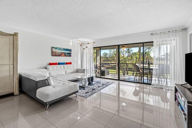 5589 Fairway Park Drive 202, Boynton Beach, FL 33437