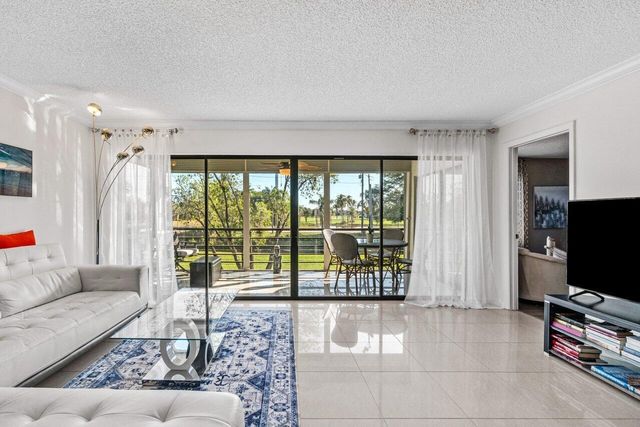 5589 Fairway Park Drive 202, Boynton Beach, FL 33437