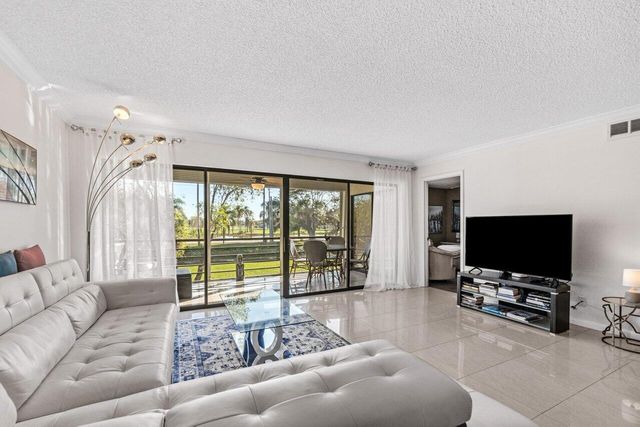 5589 Fairway Park Drive 202, Boynton Beach, FL 33437
