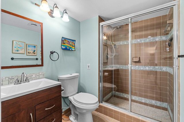 5589 Fairway Park Drive 202, Boynton Beach, FL 33437