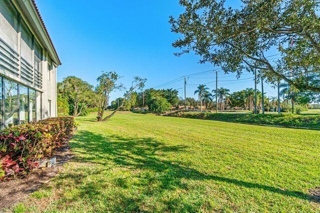 5589 Fairway Park Drive 202, Boynton Beach, FL 33437