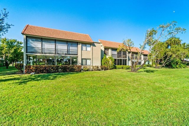 5589 Fairway Park Drive 202, Boynton Beach, FL 33437