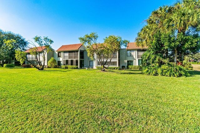 5589 Fairway Park Drive 202, Boynton Beach, FL 33437