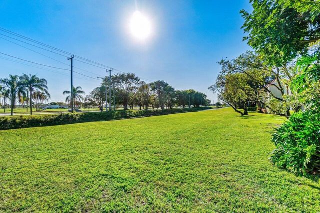 5589 Fairway Park Drive 202, Boynton Beach, FL 33437