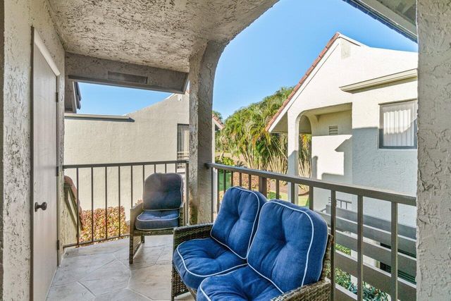 5589 Fairway Park Drive 202, Boynton Beach, FL 33437