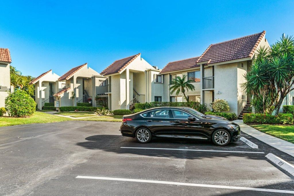 5589 Fairway Park Drive 202, Boynton Beach, FL 33437