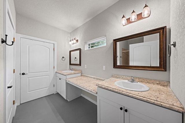 120 Ivy Lane, Kerrville, TX 78028