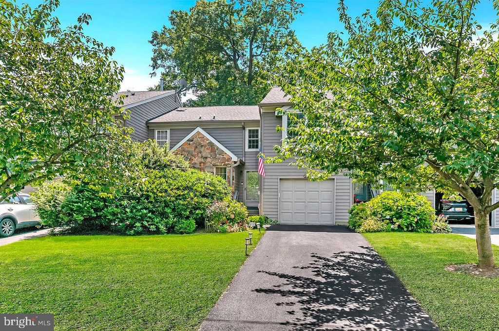 21C ANDOVER CIR, Princeton, NJ 08540
