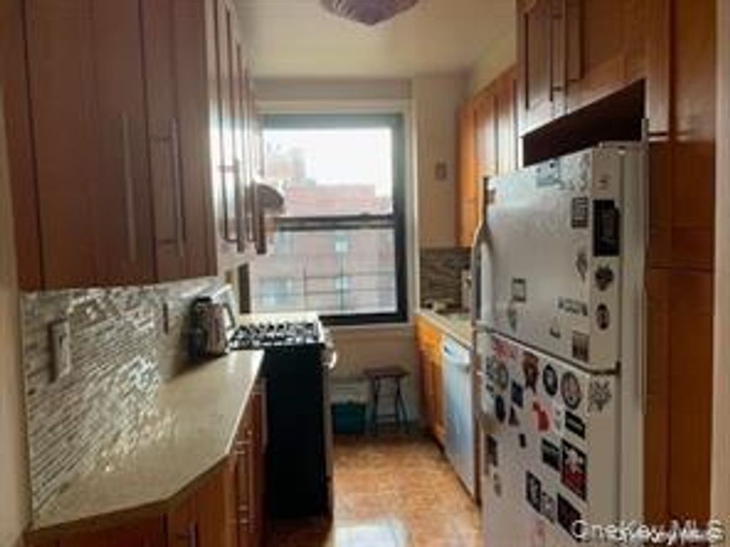 98-41 64 Rd 7B, Rego Park, NY 11374