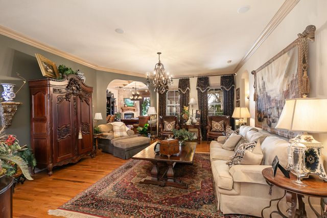 6184 S Riverbend Road, Springfield, MO 65810